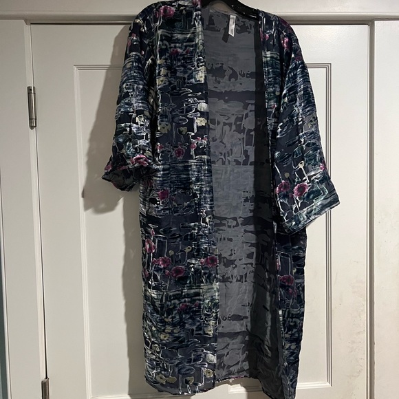Anthropologie and Aris A Silk Velvet Kimono - - OS - Picture 4 of 15